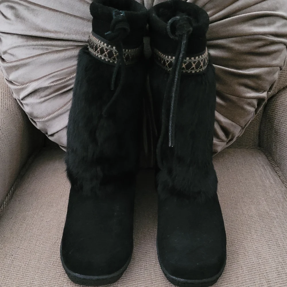 BEARPAW GENUINE SHEEPSKIN SUEDE RABBIT FUR WEDGE BOOTS